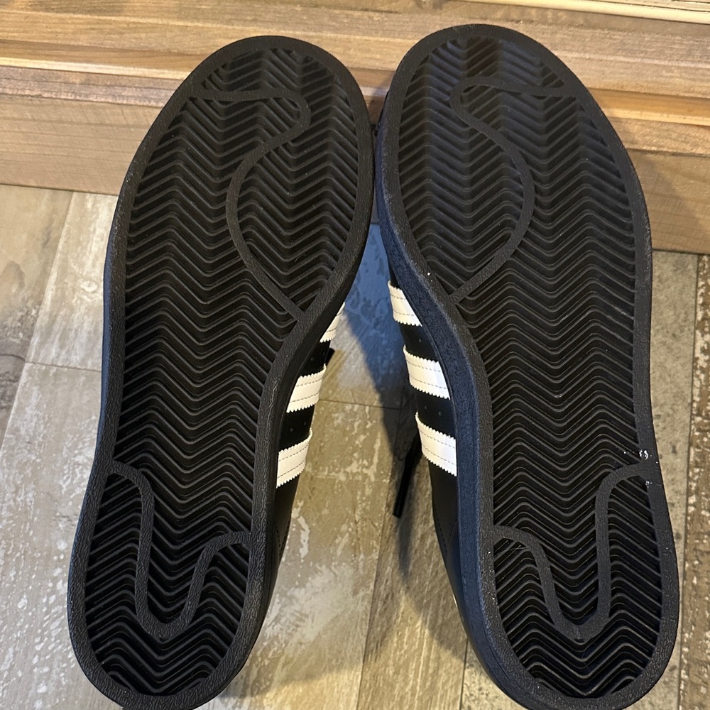 Adidas Superstar adv Black and White 3 stripes Shoes - Picture 4 of 6